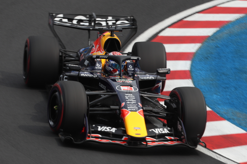 マックス・フェルスタッペン　RED BULL RACING 鈴鹿サーキット　2026 F1 日本GP ヘアピンコーナー