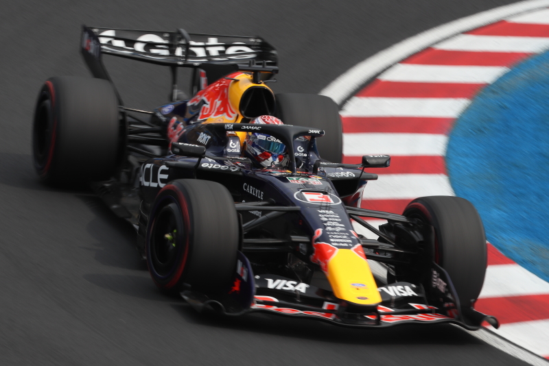 マックス・フェルスタッペン　RED BULL RACING 鈴鹿サーキット　2026 F1 日本GP ヘアピンコーナー