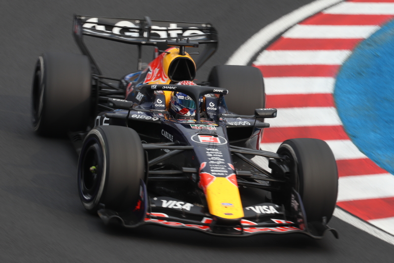マックス・フェルスタッペン　RED BULL RACING 鈴鹿サーキット　2026 F1 日本GP ヘアピンコーナー